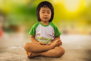 Los niños que practican Mindfulness mejoran la atención y son más calmados.